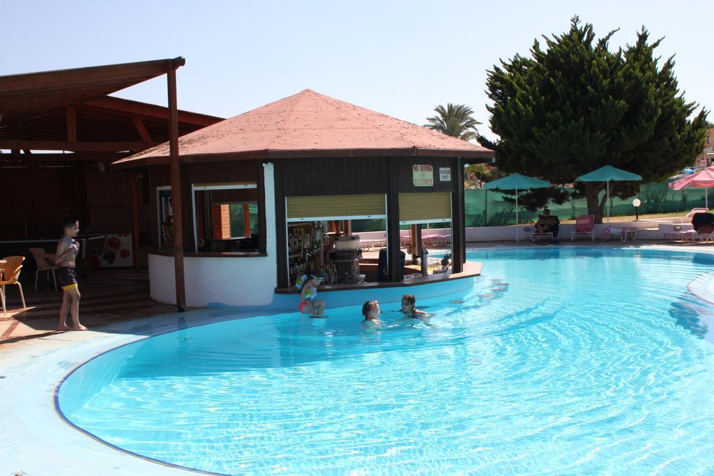פרוטאראס Astreas Beach Hotel Apartments מראה חיצוני תמונה