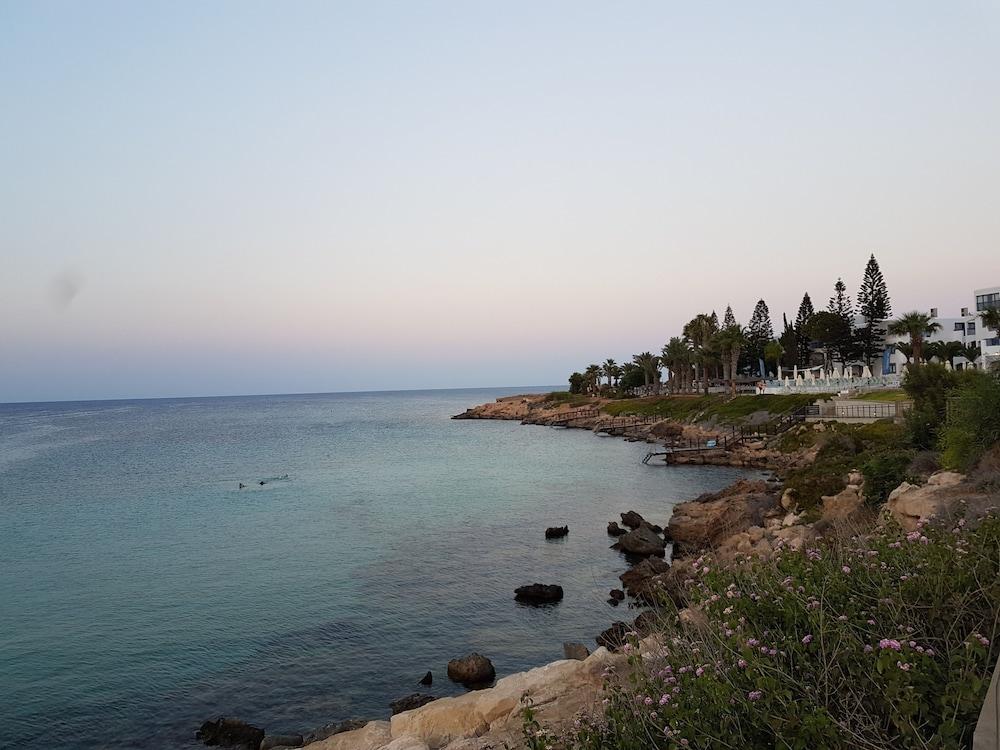 פרוטאראס Astreas Beach Hotel Apartments מראה חיצוני תמונה
